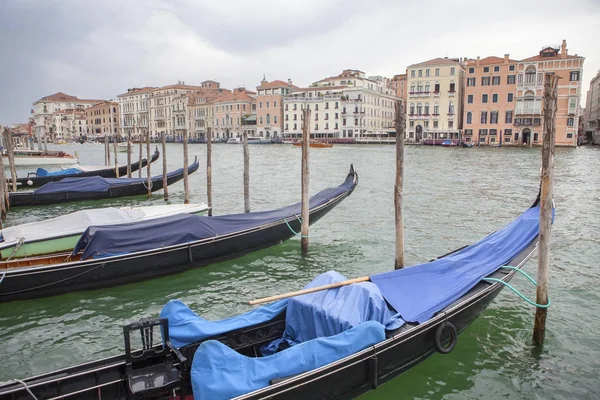 Góndolas en el Gran Canal de Venecia — Foto de Stock