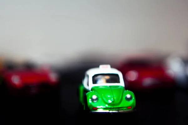 Makro Görünümü Retro Yeşil Oyuncak Araba — Stok fotoğraf