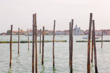 Venedik ahşap yatak