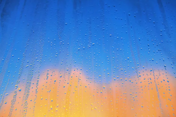 Regentropfen Auf Buntes Glas — Stockfoto