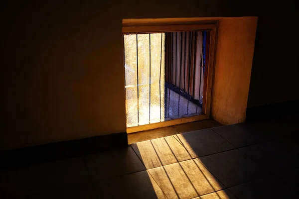 Ljus Genom Fönstret — Stockfoto