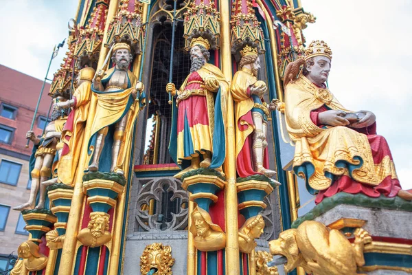 Estatuas Fuente Schoner Brunnen Nuremberg — Foto de Stock