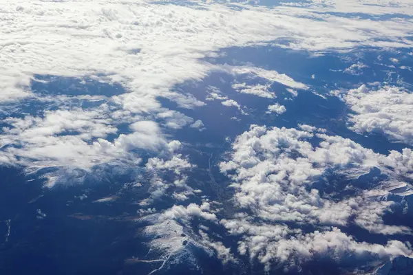 Paisaje Nubes Sobre Montañas Nevadas — Foto de Stock