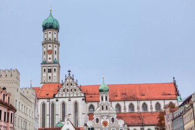 Augsburg 'daki ünlü katedral St Ulrich ve Afra.