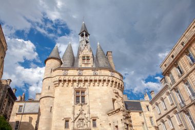 Bordeaux şehrindeki ünlü Porte Cailhau. 