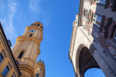 Münih Tiyatrosu Kilisesi alt görüşü