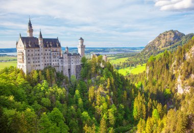 Ünlü Alman Neuschwanstein Kalesi 'nin manzarası
