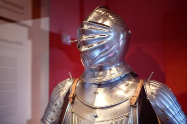 Savaşçılar için antik metal zırh