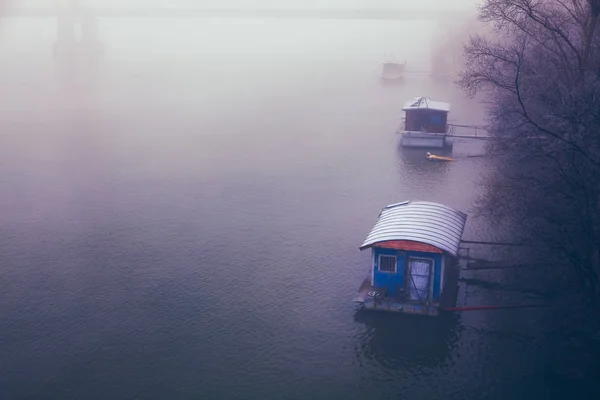 Drijvend Vissershuis Aan Donau Nevel — Stockfoto