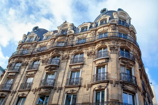 Κομψό Κτίριο Κατοικιών Στο Παρίσι — Φωτογραφία Αρχείου