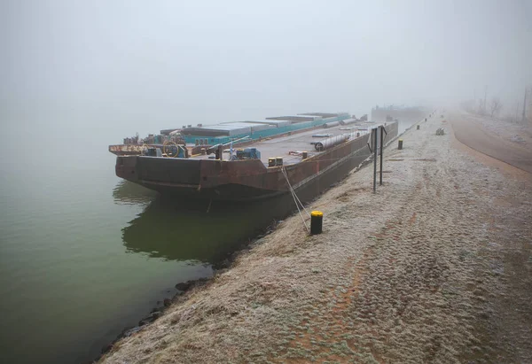 Afgemeerd Vrachtschip Bij Donaudok — Stockfoto