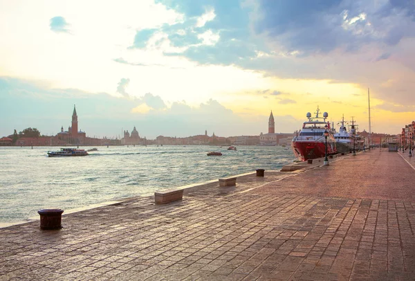 Fuerte Lluvia Puerto Venecia — Foto de Stock