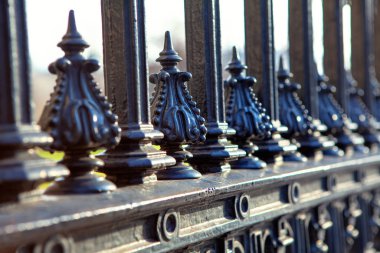 Barok tarzında yapılmış çitlerin ayrıntıları