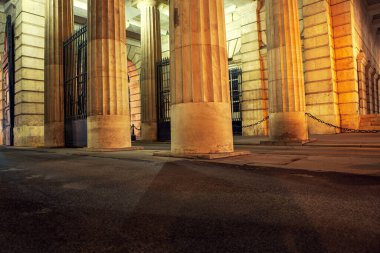 Viyana Burgtor sütunları gece aydınlandı