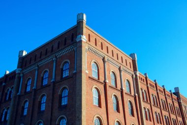 Avusturalya usulü yapılmış kırmızı tuğla sarayı.