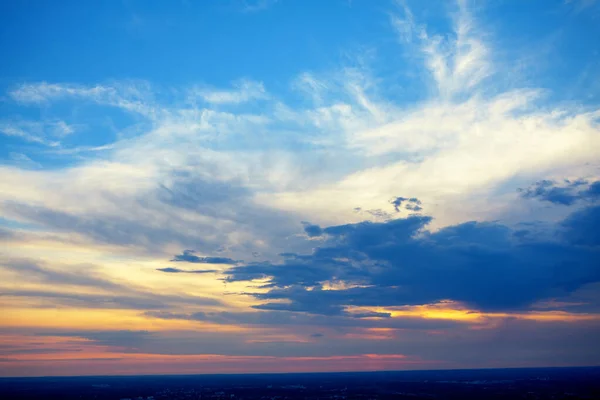 Crepúsculo Con Cielo Azul Sobre Ciudad — Foto de Stock