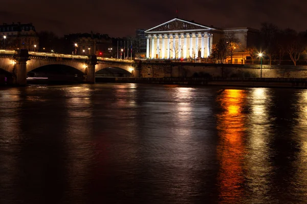 Вночі Палац Бурбон Річка Сена — стокове фото