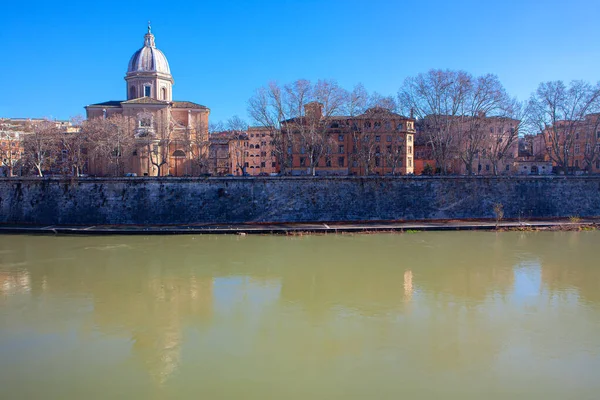 Католицька Церква Березі Річки Тибр Римі — стокове фото