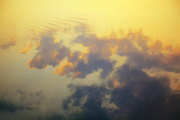 Nuvens Noturnas Reflexão Superfície Água — Fotografia de Stock