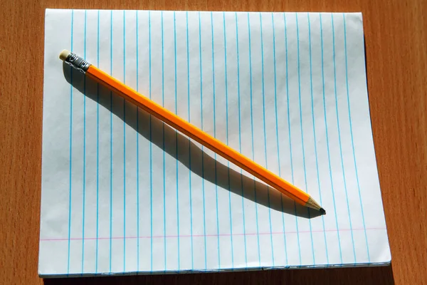 Μολύβι Και Σημειωματάριο Στο Σχολείο — Φωτογραφία Αρχείου