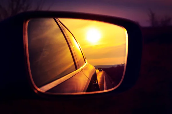 Reflexão Pôr Sol Espelho Retrovisor Carro — Fotografia de Stock