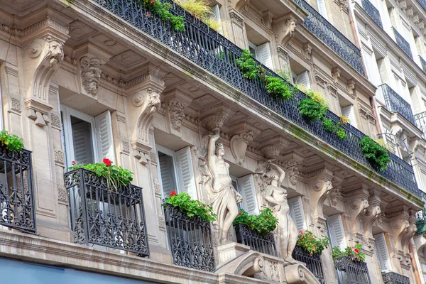 Архітектурний Дизайн Статуями Балкон Прикрашений Вазонами — стокове фото