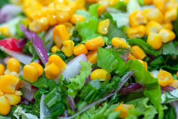 유기농 야채와 옥수수가 샐러드 — 스톡 사진