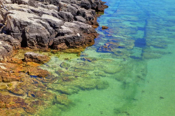 Coastal Rock Formation Transparent Ocean Water — Stock Photo, Image