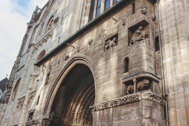Gotik tarzda katedral detayları, Viyana 'daki St. Stephen Katedrali. 