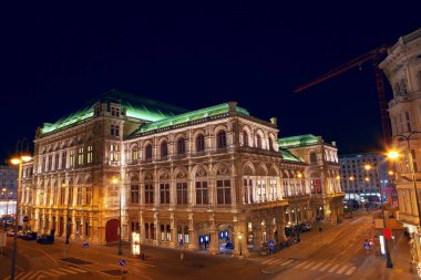 Aydınlatılmış Viyana Devlet Operası