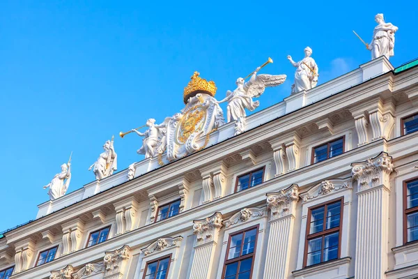 Estatuas Mármol Parte Superior Del Edificio Centro Viena — Foto de Stock