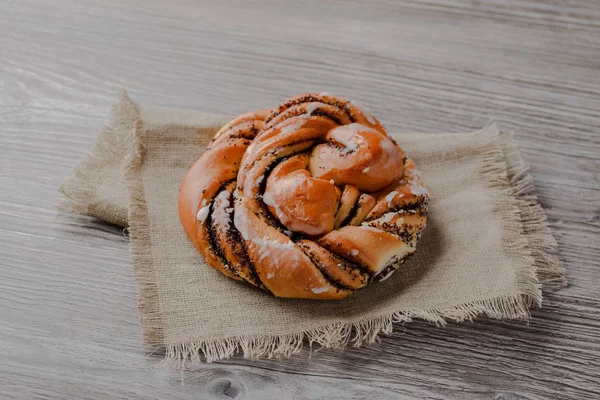 Rolo Doce Com Sementes Papoila Pão Com Sementes Papoila — Fotografia de Stock