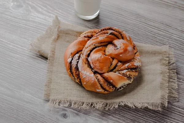 Sweet Roll Poppy Seeds Bun Poppy Seeds — Stock Photo, Image