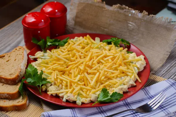 Ninho Salada Cuco Tordo Ninho Alface Salada Com Batatas Fritas — Fotografia de Stock