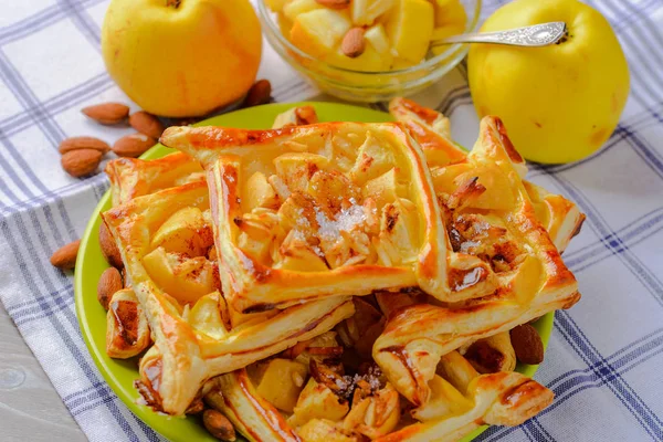 Bollos Con Almendras Manzanas Rollos Hojaldre Hojaldre Bollos — Foto de Stock