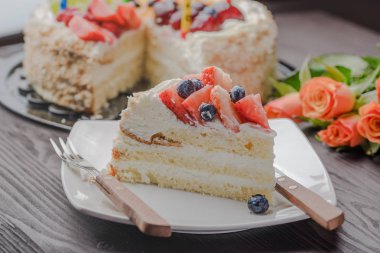 doğum günü, ev yapımı kek, 14 Şubat, Sevgililer günü, yıldönümü, meyveli kek, Pasta krema ile