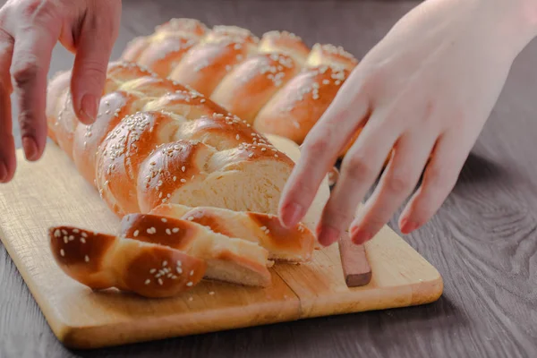犹太面包 自制烘焙 传统犹太面包 犹太糕点 免版税图库图片