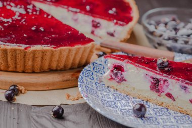 Lehçe lor Pie, süzme peynir pasta, çilek ile lor Pie, Lehçe geleneksel Pie, çilek ile lor Pie, süzme peynirden kek.