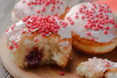 Bir dolgu, reçelli çörek, çörek çikolata ile geleneksel Lehçe Lokmalar