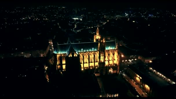 Voo de drone aéreo durante a noite Metz em, França — Vídeo de Stock