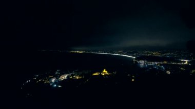 Fransa güzel kasaba. Gece görünümü.