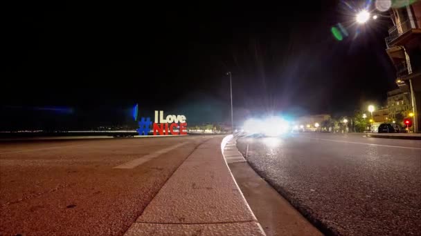 Ik hou van mooi logo en nacht verkeer Timelapse van Nice Frankrijk — Stockvideo