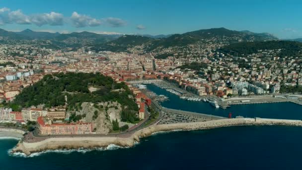 Flygfoto över Nice port och Medelhavet — Stockvideo