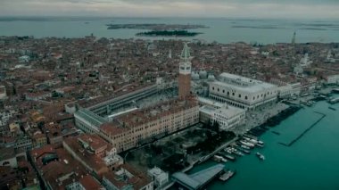 Venedik panoramik Simgesel Yapı, Piazza San Marco veya st Mark Meydanı, Campanile ve Ducale veya Doge Sarayı hava görünümünü hava görünümünü. İtalya, Europe. Drone görünümü.