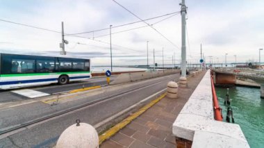 Timelapse, Via della Libertà Köprüsü Venedik şehir anakaraya bağlayan güneşli gün, İtalya