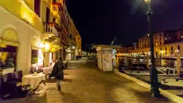 Grand Canal Timelapse ve Anayasa köprü Ponte della Costituzione, 2008 yılında Venedik. Ponte della Costituzione Venedik Canal Grande'ye dördüncü köprünün bitti. — Stok video