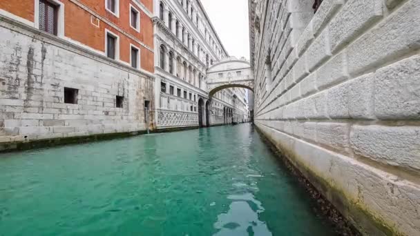 Βενετία, Ιταλία - 15η Φεβρουαρίου 2018: μεγάλες ποσότητες στις γόνδολες στη Βενετία κατά την μέρα timelapse 4k — Αρχείο Βίντεο