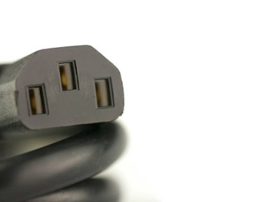 Pc solated beyaz arka planda siyah güç kablosu