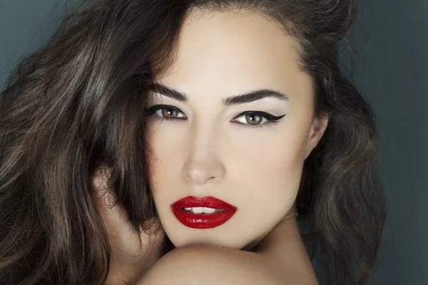 Woman beauty portrait with red lips — Stock Photo, Image