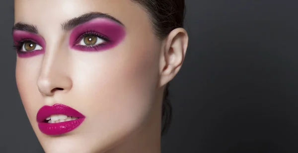 Bellissimo modello di trucco — Foto Stock